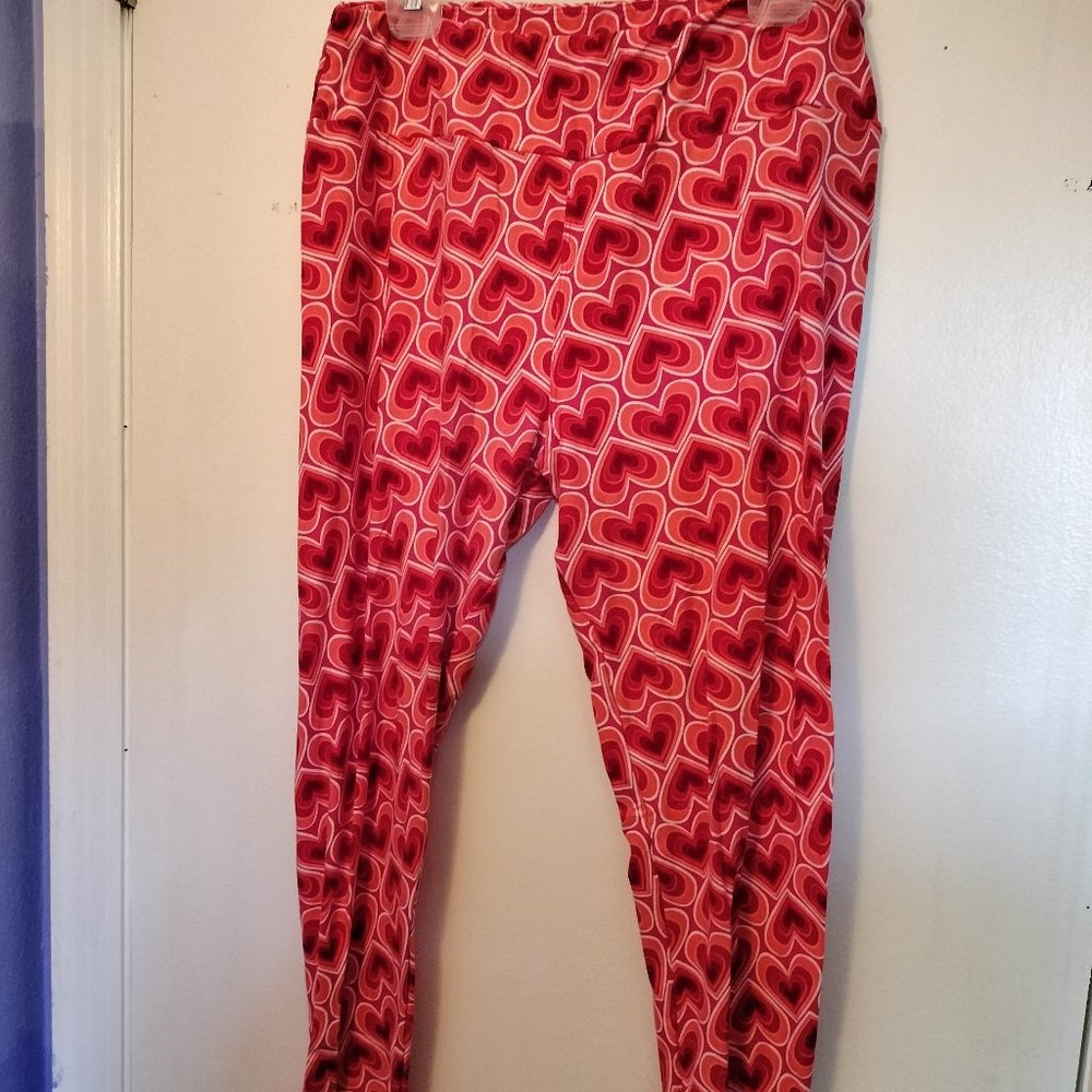 Lularoe red hearts leggings Tall & Curvy super soft size 12-18